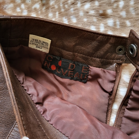 Vintage Leather Skirt | Code Nouveau - Picture 4 of 8